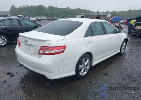 2010 Toyota Camry Le/Se/Xle z USA, uszkodzony, nr VIN 4T1BF3EK5AU550058